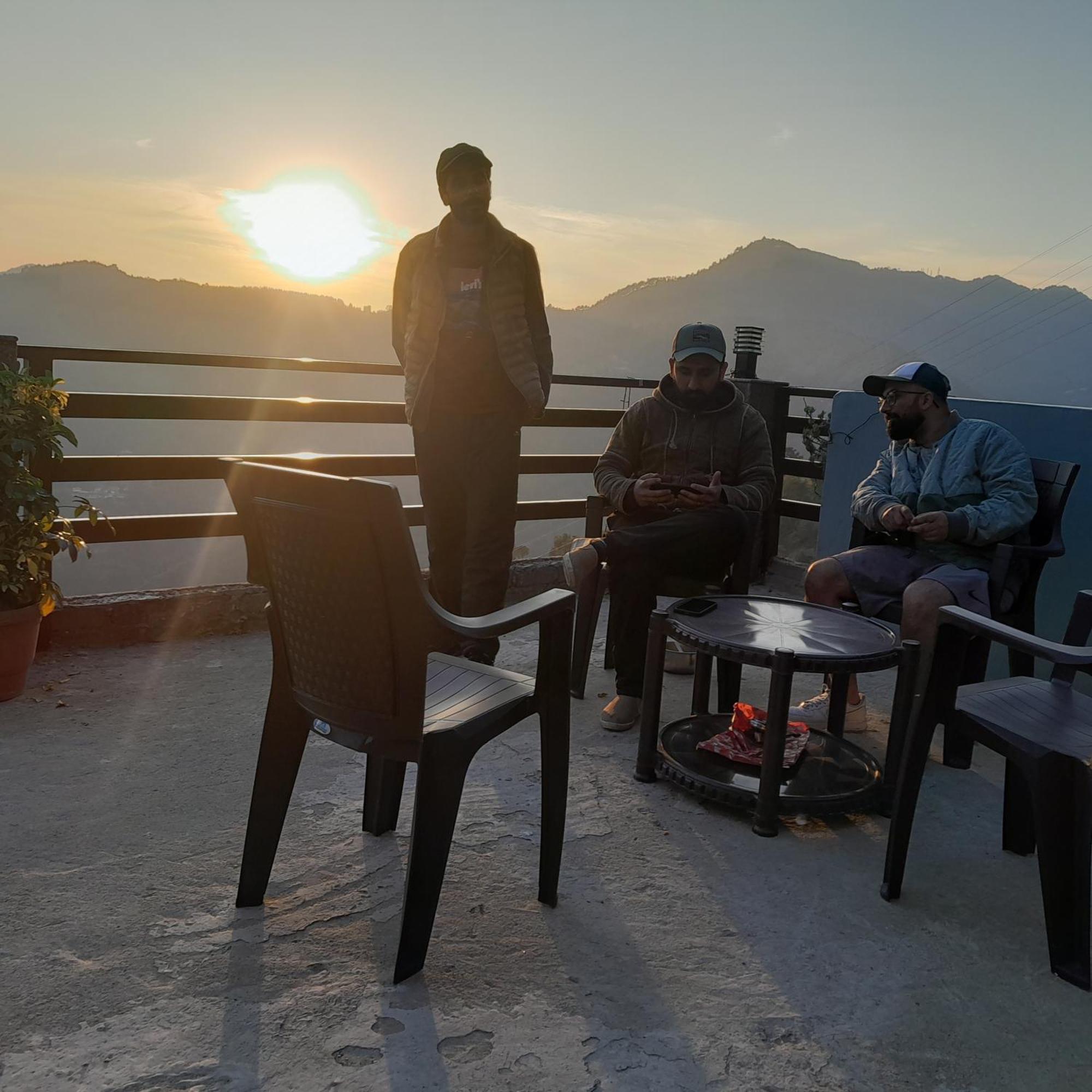 Mountain And Peace Apartment Shimla Bagian luar foto