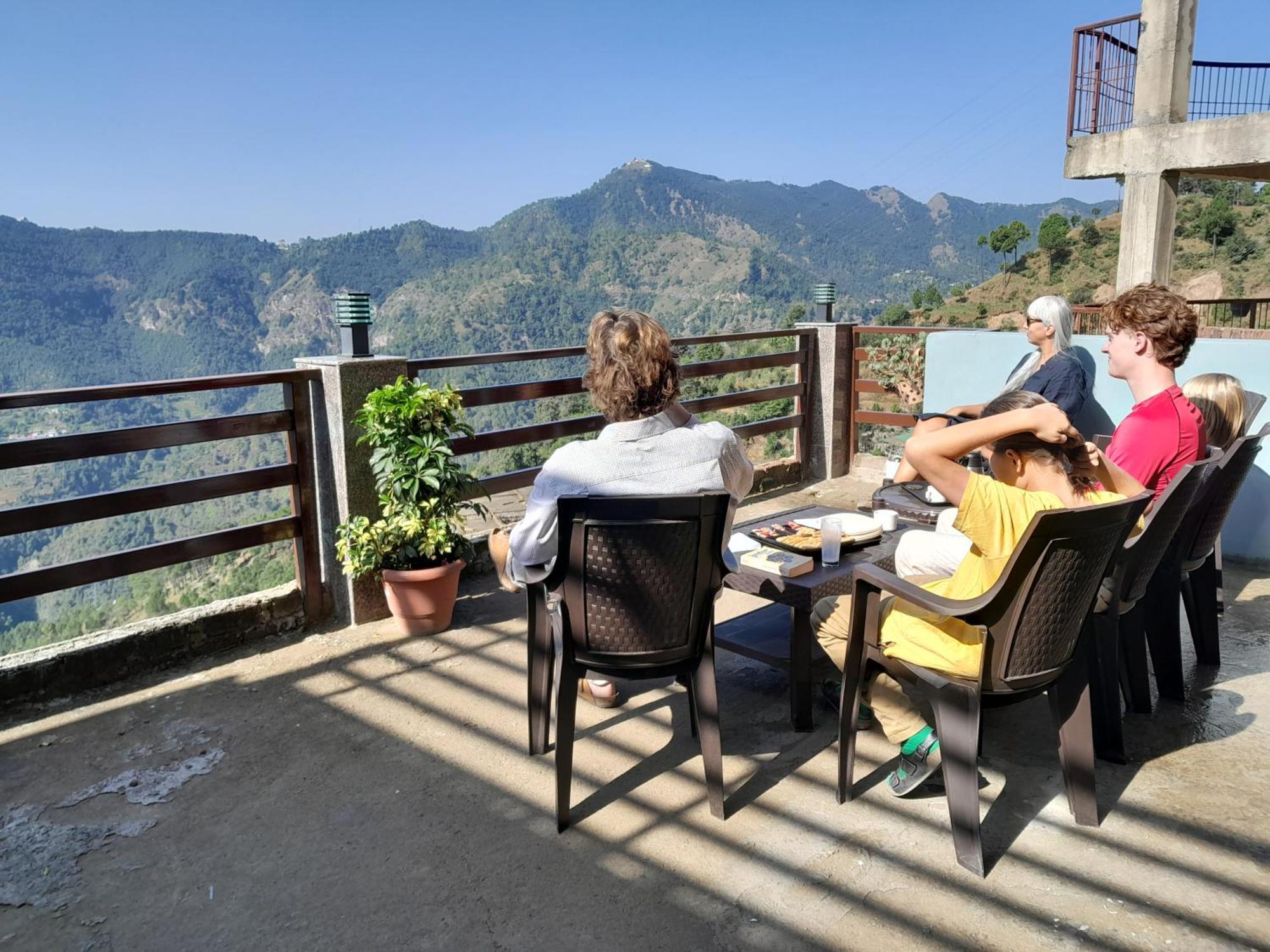 Mountain And Peace Apartment Shimla Bagian luar foto